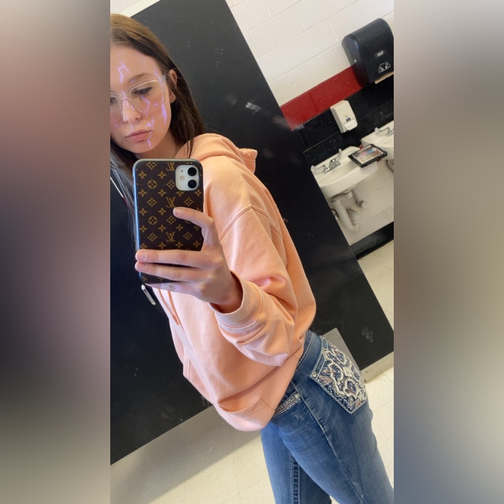 Meet your Posher, Elise